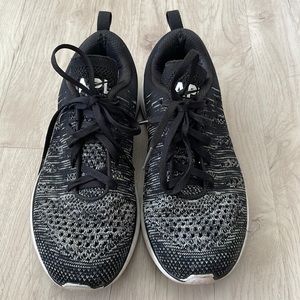 APL Techloom Pro Running Shoe in Gray Black